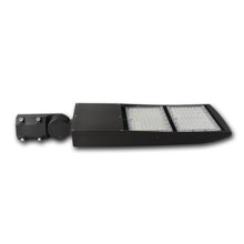 Charger l&#39;image dans la galerie, QPlus LED Parking Shoebox Luminaire sur poteau Lumière du jour Blanc 5000K en 240W et 300W
